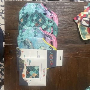 Set Of 4 New Neoprene Lunch Totes With Bonus Set Of 3 Reusable Baggies - Picture 1 of 7