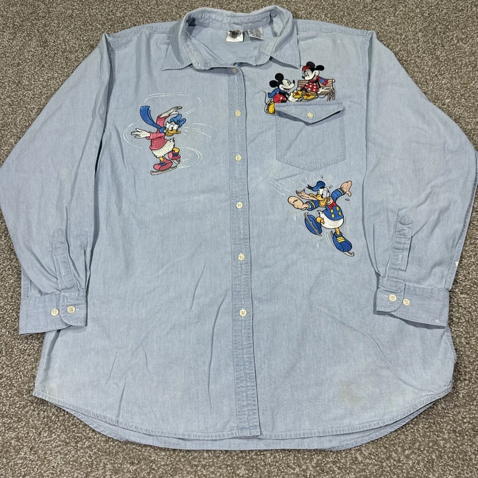 Camisa De Colección Disney Denim Abotonada Bordada Mickey Y Minnie Patinaje sobre Hielo XL Foto 1 de 4