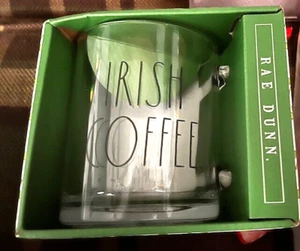 Becher klar schwarz Buchstaben IRISCHER KAFFEE 18 Unzen RAE DUNN Enchanté Kollektion NEU BOX FH - Bild 1 von 4
