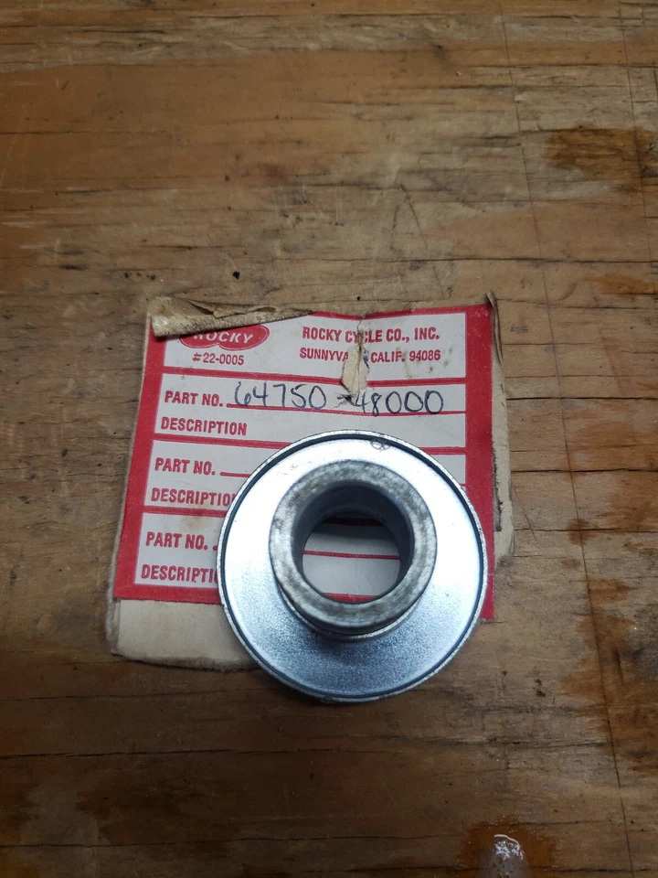 Espaciador de rueda trasera OEM NOS SUZUKI 1978-81 DS TS 100 125 64750-48000 Foto 1 de 1