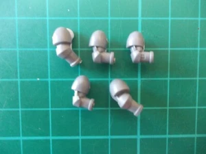 Warhammer 40K - 5 Space Marine Vanguard Veteran Right arms - 40k bits - Picture 1 of 1