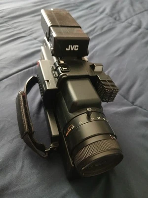 Cámara de video portátil a color JVC GX-N8U, sin cables ni estuche Foto 1 de 4