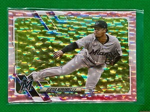 2021 Topps Update Elieser Hernandez Red Ice Parallel #’d/199 Miami Marlins - Picture 1 of 3