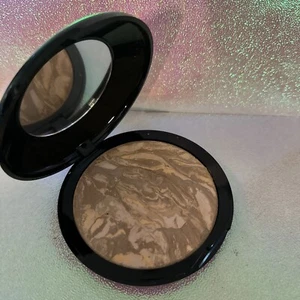 Base Laura Geller Balance N Brighten enorme 0,71 oz/20 g bronceada TAMAÑO ENORME - Imagen 1 de 6