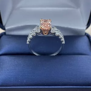 Bague de fiançailles IGI 2,78 ctw fantaisie rose intense taille émeraude en laboratoire diamant cultivé 14 carats - Photo 1 sur 14