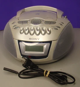 Sony CFD-E75 CD Radio Cassette-Corder funziona benissimo! - Foto 1 di 16