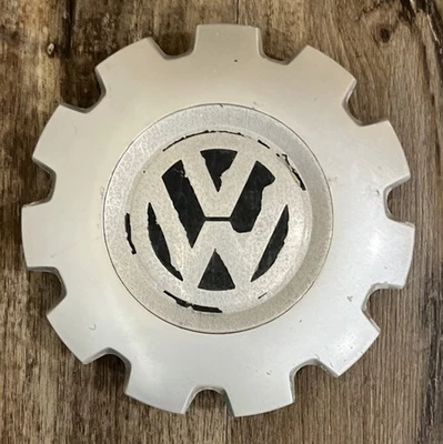 Оригинальный центральный колпак ступицы VW Volkswagen Beetle 1C0601149P серебристый заводской - Изображение 1 из 4