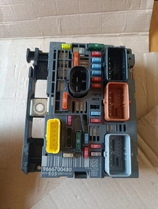 2010 PEUGEOT CITROEN UNDER BONNET FUSE BOX 966700480 R05 FAST DISPATCH #425 - Picture 1 of 3