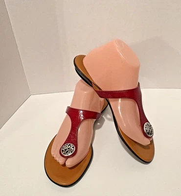 Sandalias Brighton Tanga Chanclas Rojo Charol Medallón Italia 9.5 "Perla" Foto 1 de 4