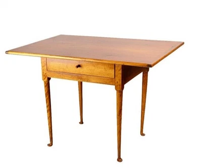 Mesa de taberna de pino D. R. Dimes Nueva Inglaterra en el estilo Queen Anne de alrededor de 1790 Foto 1 de 4