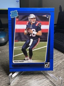 2021 Panini Donruss - Rated Rookie Mac Jones #255 Press Proof Blue (RC) - Foto 1 di 2