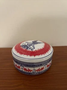 Woodmere An American View America Red-White-Blue Porcelain Trinket Box USA - Picture 1 of 12