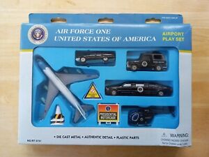 Presidential New Air Force One Airport Play Set USA Flaw To Box Daron Toys