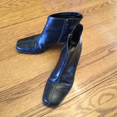 BASS Womens Heeled Leather Bootie Size US 10M - Image 1 of 4