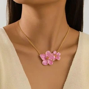 Design a petalo Collana con pendente a forma di fiore in smalto Matrimonio - Foto 1 di 15