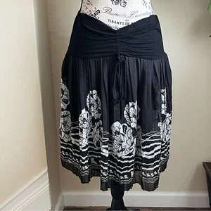 Charlotte Russe Floral Pleated Tie-Waist Skirt Black Sz S - Picture 1 of 11