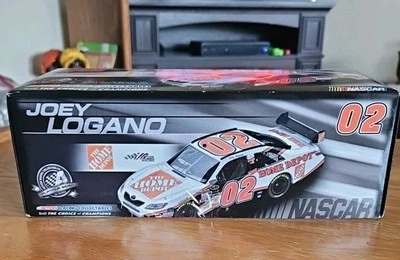 Joey Logano 02 The Home Depot 2008 1/24 Lionel Nascar diecast 1/2.844.  Precintado Foto 1 de 4
