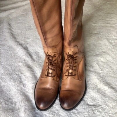 BOTAS MUJER CATHY JEAN MARRÓN VINTAGE LOOK CUERO HASTA LA RODILLA CON CORBATA Y CREMALLERA Foto 1 de 4