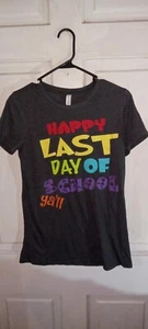 HAPPY LAST DAY OF SCHOOL XL YOUTH GRAY TEE -CLEAN-PRE OWNED-FAST FREE SHIP - Picture 1 of 2