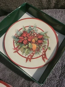 Keller Charles hor D'oruvre Plates 6" across Poinsettia Ribbon Greenery 6 plates - Picture 1 of 9
