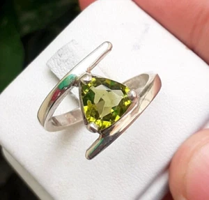 Natural Vivid Peridot Silver 925 Ring Womens Triangle Real Peridot Woman Ring - Picture 1 of 5