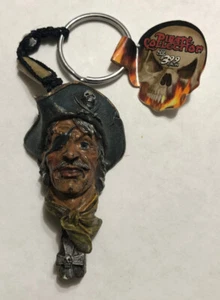 DISNEY -- PIRATES OF THE CARIBBEAN -- Pirate Head -- KEYCHAIN New - Picture 1 of 2