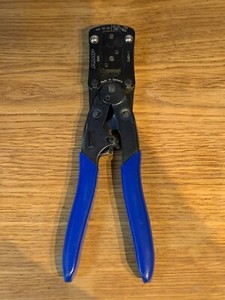 AMP 726824-1 Crimpzange