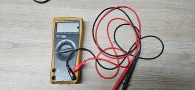 Fluke 23 Series III Electrical Multimeter 1000V CAT II - Bild 1 von 4
