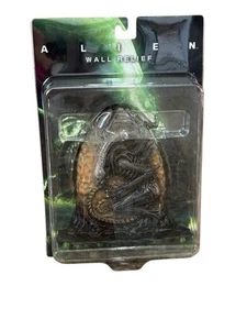 ALIEN Wall Relief Xenomorph Aliens Sota Toys X-Plus 2004 Brand New in Package - Picture 1 of 3