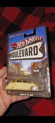 Hot Wheels 2011 Boulevard 1934 Chrysler Airflow Ahead of its Time  - Imagem 1 de 3