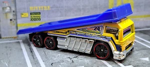 HOT WHEELS BACK SLIDER CITY WORKS YELLOW - Picture 1 of 8