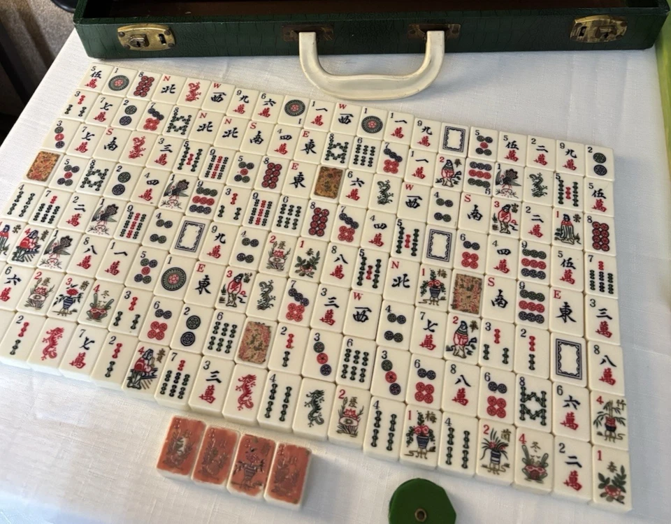 Vintage 1960s-1970s Mahjong Set Bakelite Racks 164 Tiles Chips Faux Leather Case - Image 1 of 4