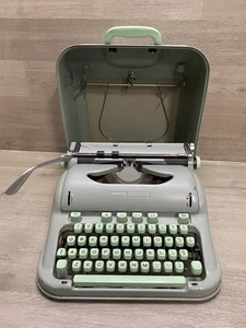 HERMES 3000 PORTABLE TYPEWRITER WITH CASE SWITZERLAND - Picture 1 of 21