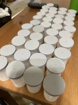 Lote de 50 Botes de Película de Plástico Vacíos Película de 35 mm, Mezclados Blanco Negro Transparente  Foto 1 de 4