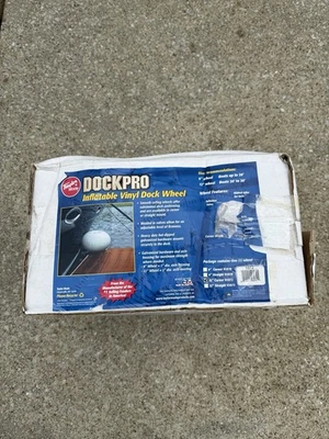 Rueda de muelle de montaje en esquina Taylor Made 1072, blanca (12"), para barcos de 20’ a 30’ Foto 1 de 4