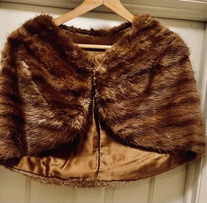 Vintage Women’s Formal Fur Cape Wrap Bolero Short Golden Brown Lined Latch Sz M - Picture 1 of 9