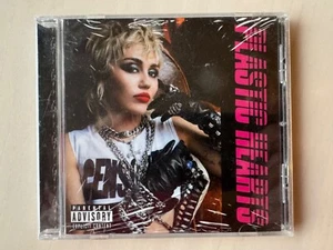 Miley Cyrus - Plastic Hearts - 2020 RCA Color Cover CD - Riss auf Cover - Bild 1 von 3