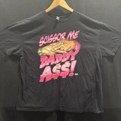 Camiseta AEW The Acclaimed "Scissor Me Daddy Ass" - 2XL XXL Foto 1 de 3