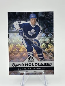 2024-25 SP Authentic Borje Salming Legends Holofoils #HFL-23 Maple Leafs SP - Bild 1 von 2