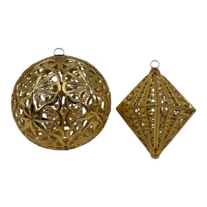 2 Vintage West Germany Gold filigraner Weihnachtsschmuck hohle Kugel ~ Diamant 2,5 Zoll - Bild 1 von 9