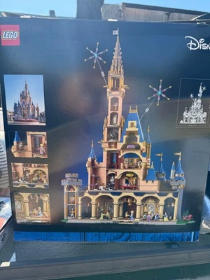 LEGO Disney: The Disney Castle  (43222) - Image 1 of 3