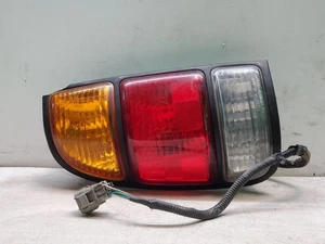 Toyota Tundra 2001 conductor lámpara trasera lateral izquierda fabricante de equipos originales - Imagen 1 de 9