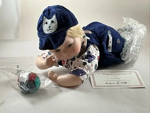 Vintage Gustave F Wolff Collection Sammy Krabbel Baby Junge Porzellan Puppe mit Echtheitszertifikat - Bild 1 von 8