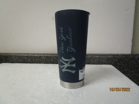 New! New York Yankees 18oz Coffee / Travel Tumbler Cover