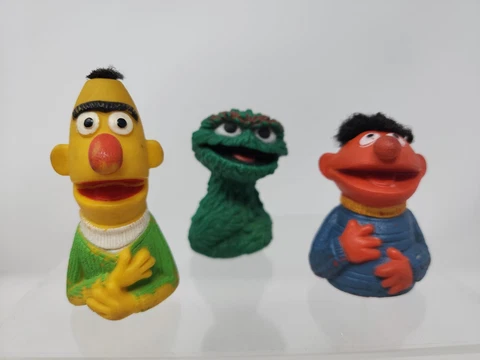 Vintage Bert & Ernie & Oscar the Grouch Finger Puppets - Muppets Sesame Street Cover