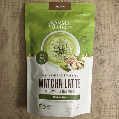 Karma Kitchen 日本咖啡师风格开心果抹茶拿铁带燕麦奶 7.5 盎司 — 第 1/2 张图片
