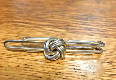 Clip de corbata nudo tono dorado años 50 francés MCM vintage Foto 1 de 3