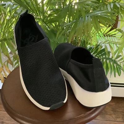 Zapatos para caminar OTBT Forever Royce para mujer 7 M ligeros sin cordones negros ¡USADOS EN EXCELENTE ESTADO! Foto 1 de 4