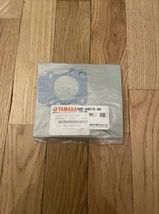 NEW Genuine ￼OEM Yamaha Water Pump Gasket #682-44315-A0 - Foto 1 di 1