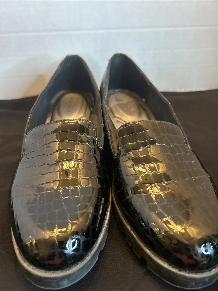 Easy Spirit 女式 6.5 日内瓦漆皮 Lug 乐福鞋 Croc 压花黑色 — 第 1/4 张图片